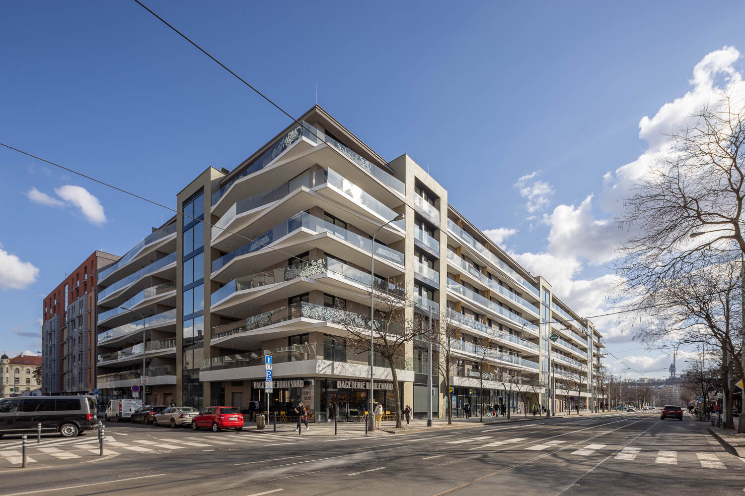 Sousední provozy v objektu — Bageterie Boulevard